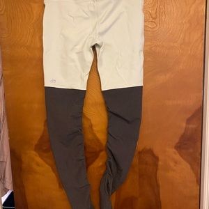 NWOT ALO Yoga goddess legging